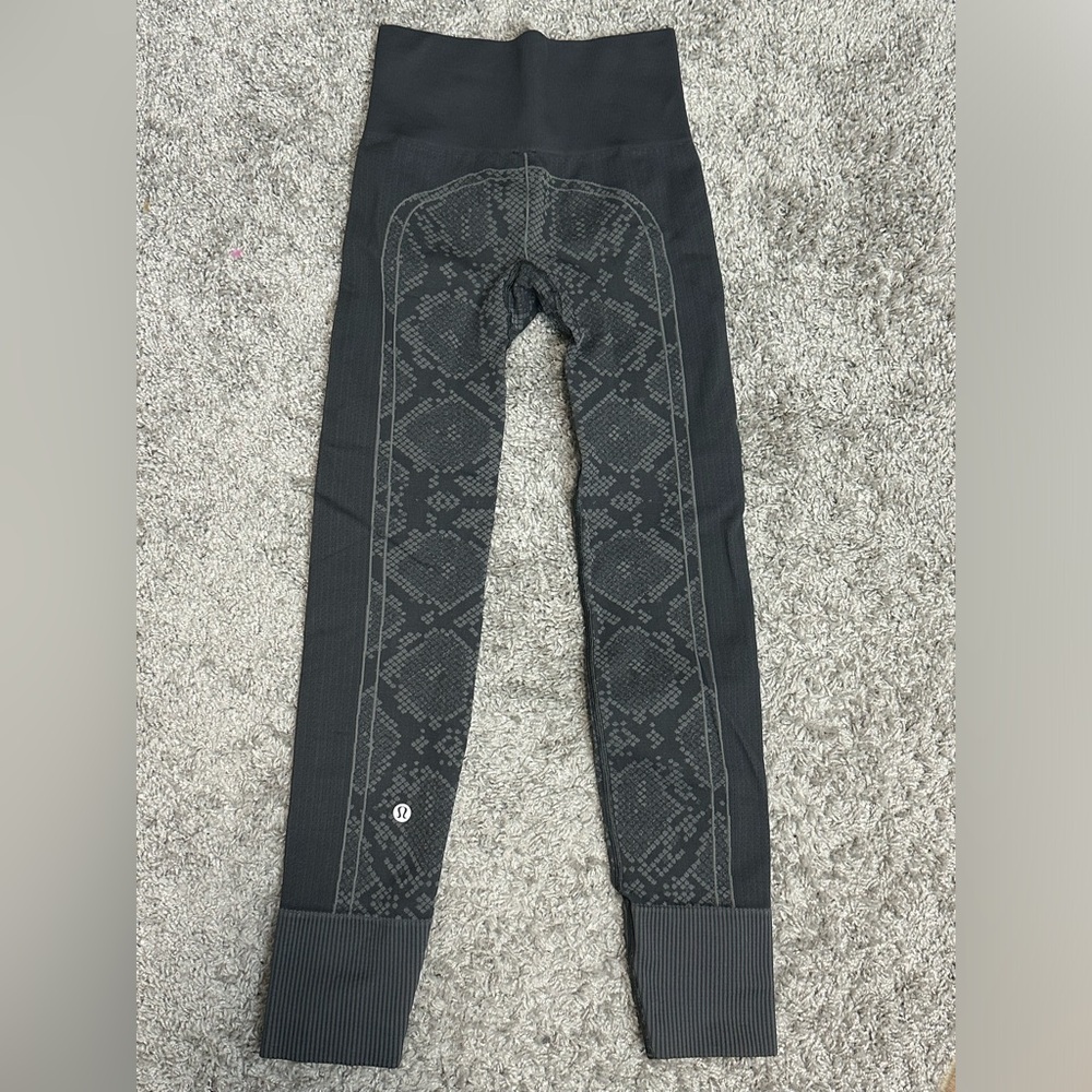 LULULEMON SIZE 2 leggings